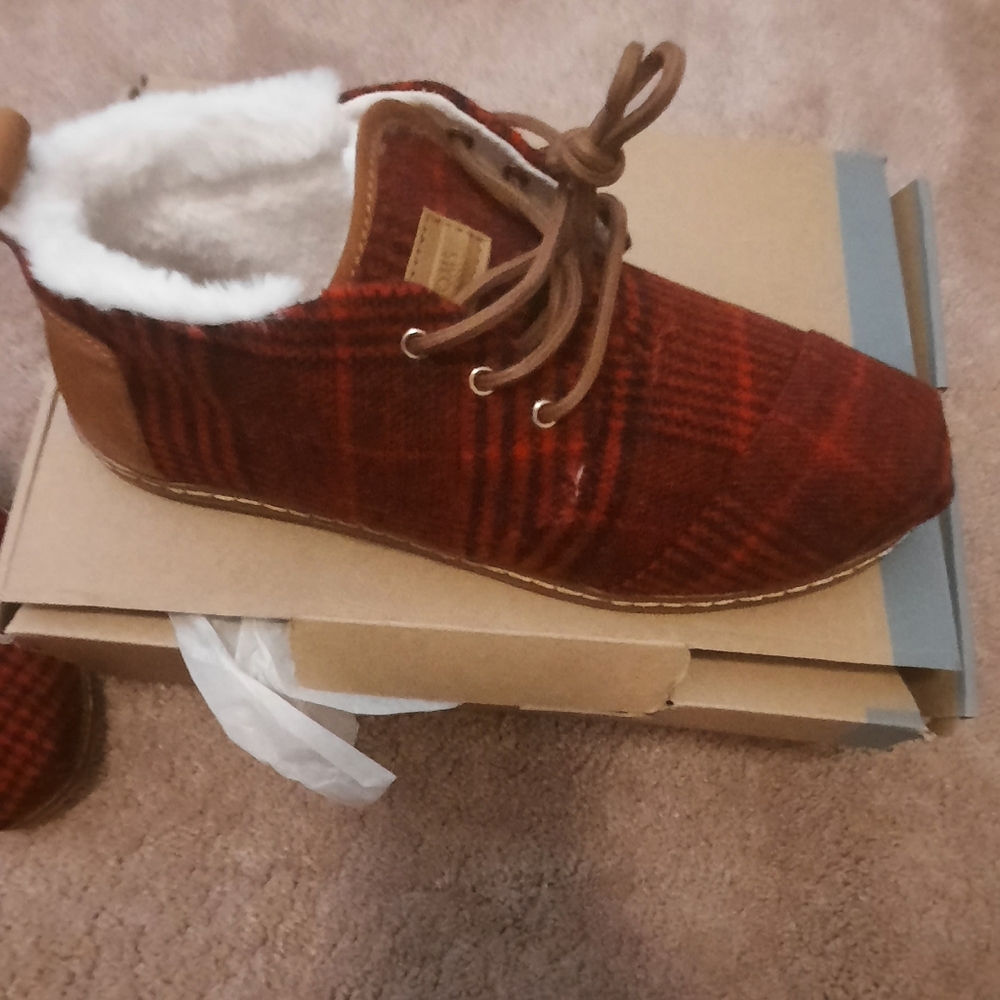 Toms - Picture 2 of 3